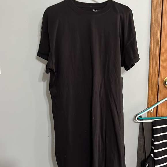 2 NWT Women’s Dressss. Both are size X-LARGE 16-18. - Picture 2 of 4